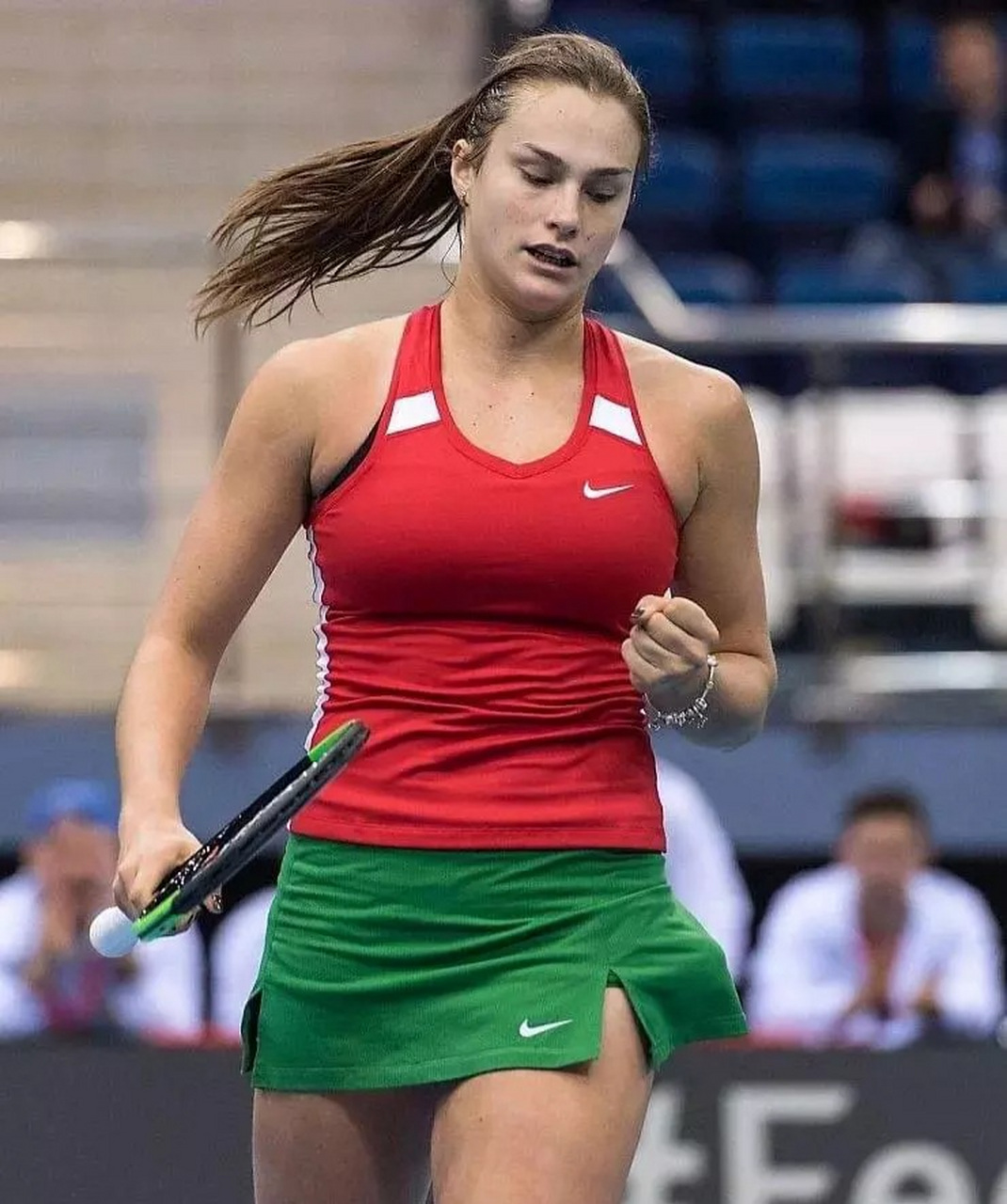 背后充满了 背后充满了